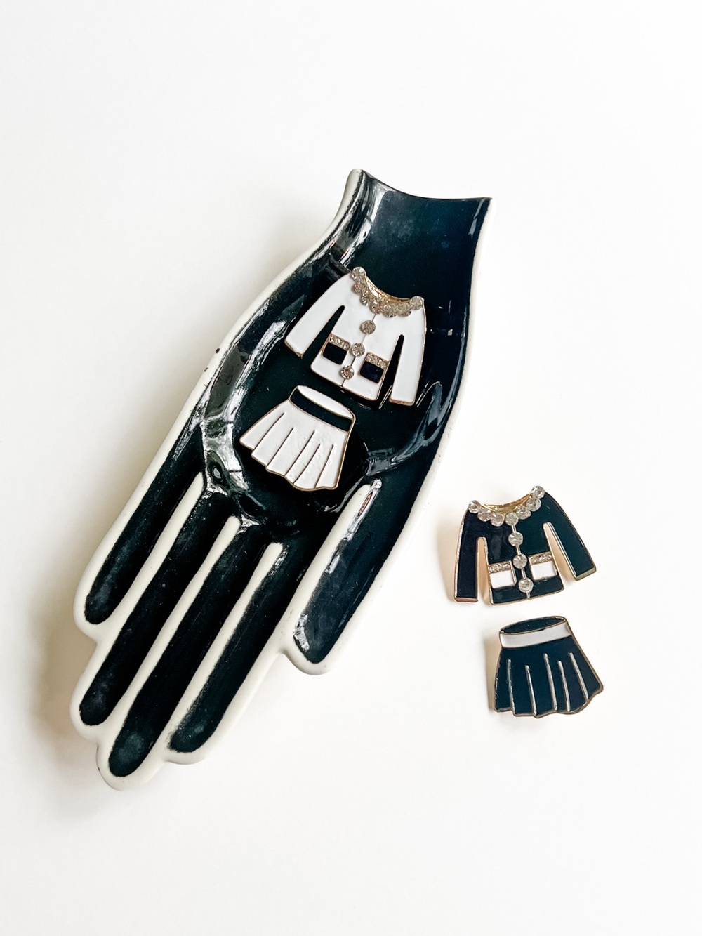 Set of two jacket and skirt brooch scatter pins black and white Coco No. 5